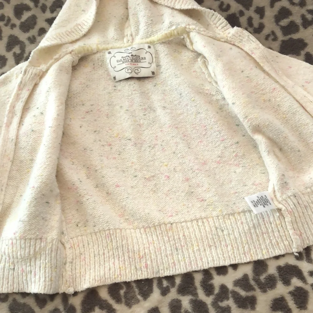 2007 Old Navy Hooded Sweater in Cream Size 18-24 months